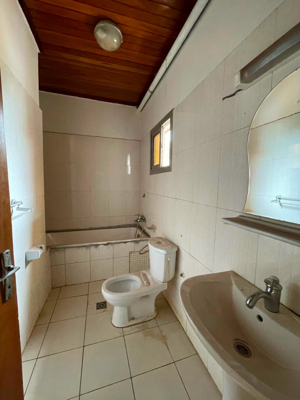PIL_appart_omnisport_240926_dch1 Grand appartement moderne 3 chambres à louer à Yaoundé Omnisport