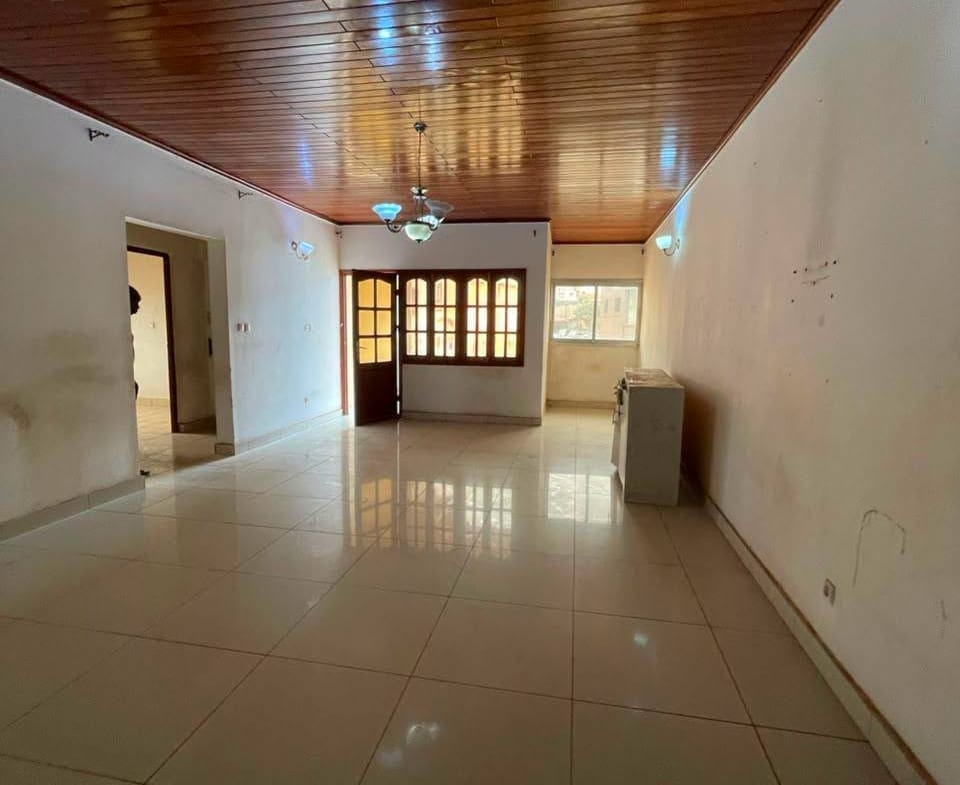 Grand appartement moderne 3 chambres à louer à Yaoundé Omnisport