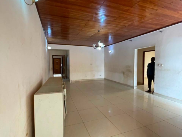 Grand appartement moderne 3 chambres à louer à Yaoundé Omnisport