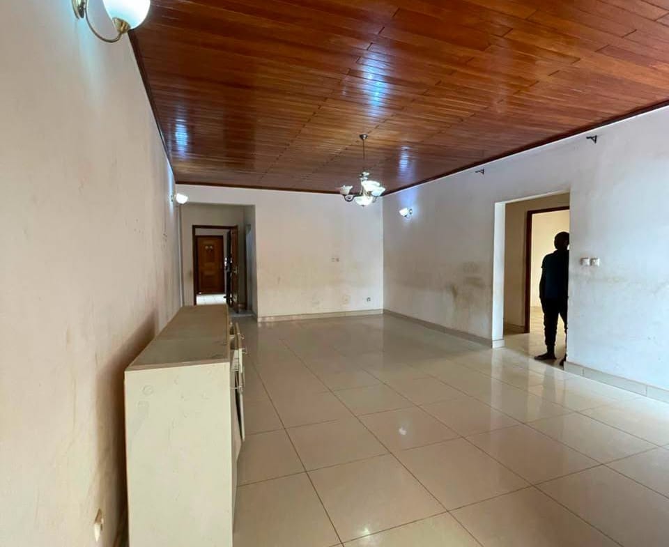Grand appartement moderne 3 chambres à louer à Yaoundé Omnisport