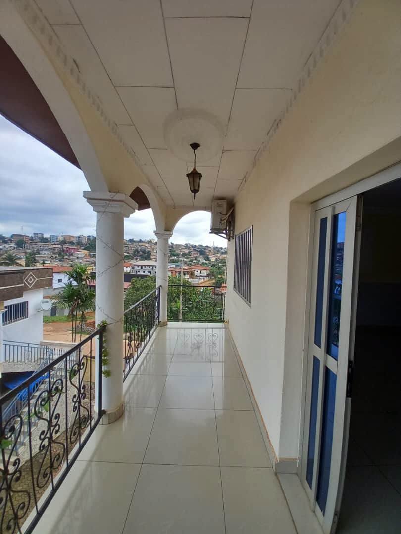 Appartement 2 chambres à louer à Yaoundé Omnisports 230000 fcfa