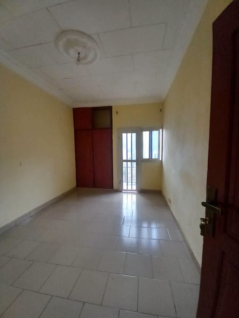 Appartement 2 chambres à louer à Yaoundé Omnisports 230000 fcfa