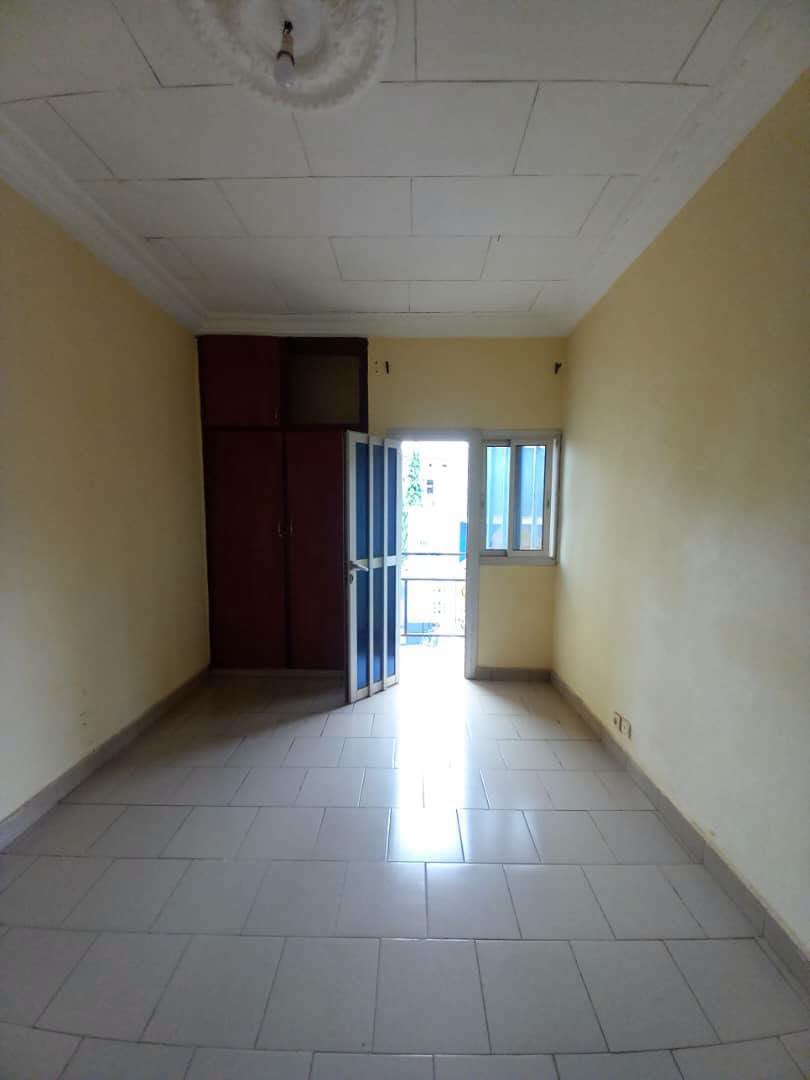 Appartement 2 chambres à louer à Yaoundé Omnisports 230000 fcfa