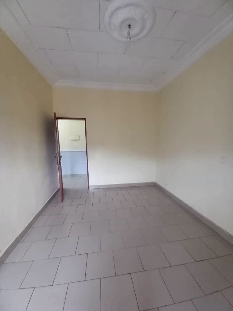 Appartement 2 chambres à louer à Yaoundé Omnisports 230000 fcfa