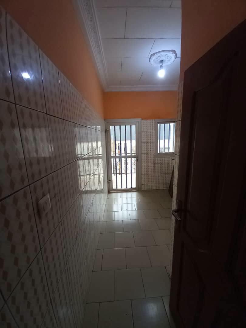 Appartement 2 chambres à louer à Yaoundé Omnisports 230000 fcfa