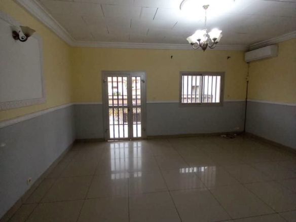 Appartement 2 chambres à louer à Yaoundé Omnisports 230000 fcfa