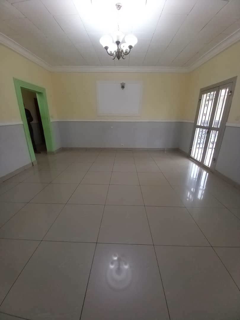 Appartement 2 chambres à louer à Yaoundé Omnisports 230000 fcfa
