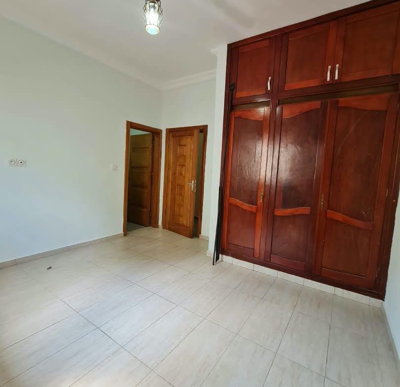 APPARTEMENT À LOUER À YAOUNDÉ SANTA BARBARA 270000 FCFA/MOIS