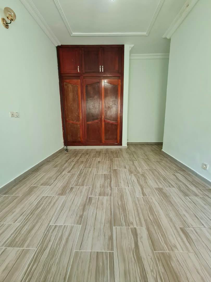 APPARTEMENT À LOUER À YAOUNDÉ SANTA BARBARA 270000 FCFA/MOIS