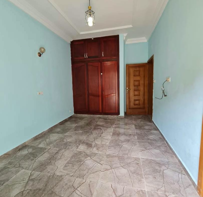 Appartement standing climatisé 3 chambres Yaoundé Santa Barbara