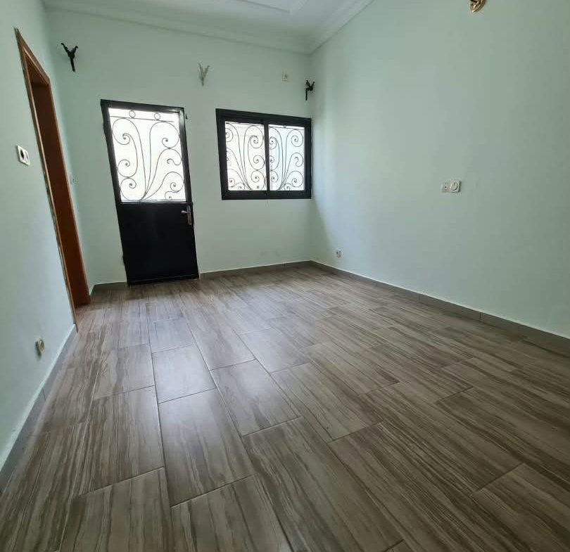 APPARTEMENT À LOUER À YAOUNDÉ SANTA BARBARA 270000 FCFA/MOIS