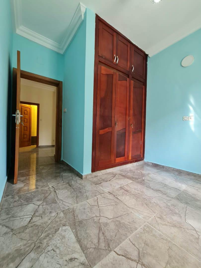 PIL_appart_stbarbara_260926_chb3 Appartement standing climatisé 3 chambres Yaoundé Santa Barbara