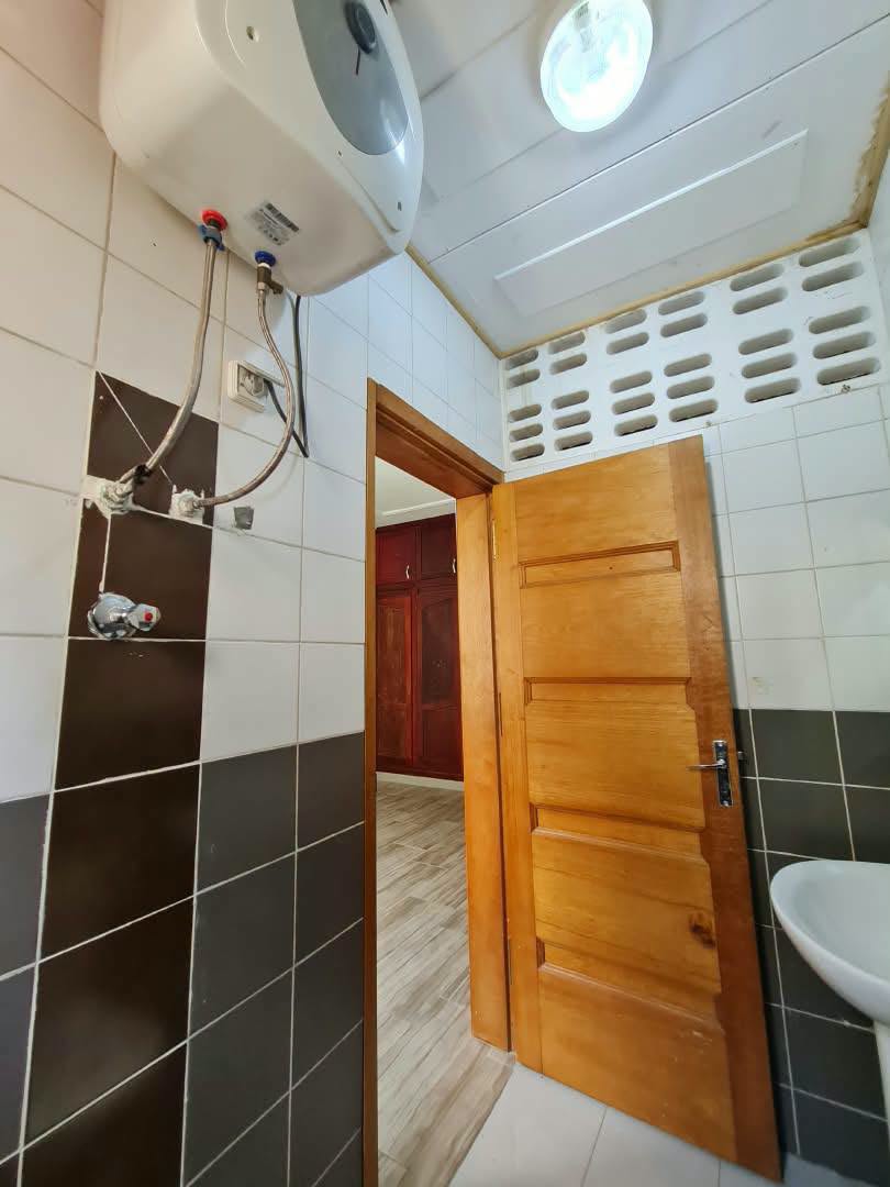 APPARTEMENT À LOUER À YAOUNDÉ SANTA BARBARA 270000 FCFA/MOIS
