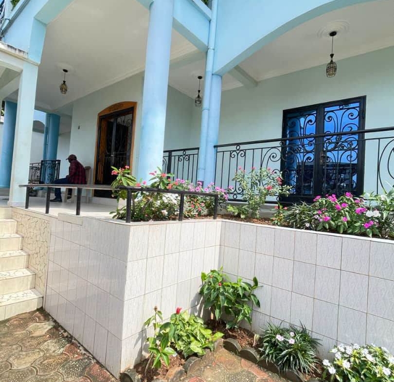 APPARTEMENT À LOUER À YAOUNDÉ SANTA BARBARA 270000 FCFA/MOIS