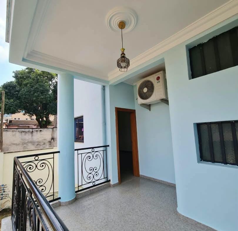 Appartement standing climatisé 3 chambres Yaoundé Santa Barbara