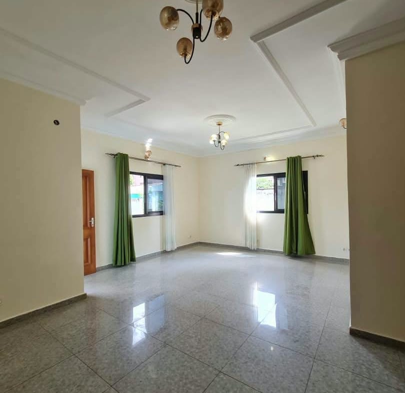 Appartement standing climatisé 3 chambres Yaoundé Santa Barbara