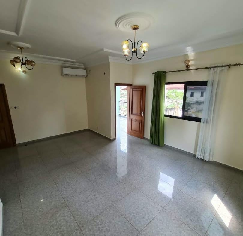 Appartement standing climatisé 3 chambres Yaoundé Santa Barbara