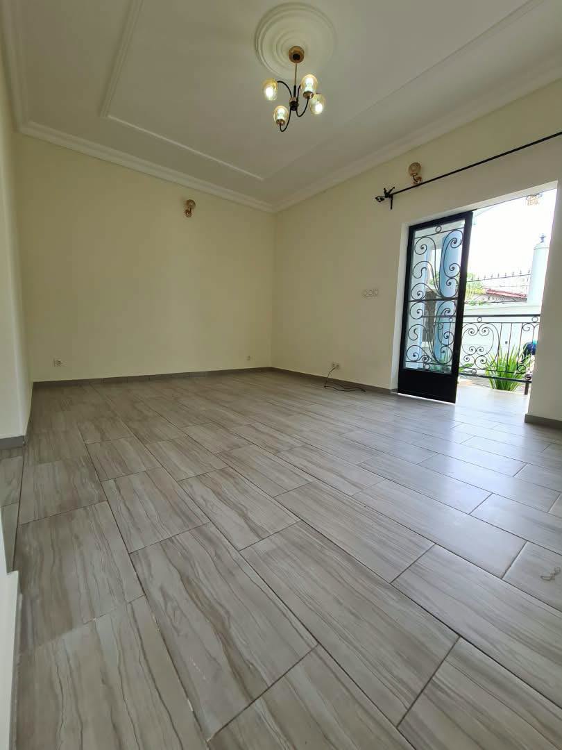 APPARTEMENT À LOUER À YAOUNDÉ SANTA BARBARA 270000 FCFA/MOIS
