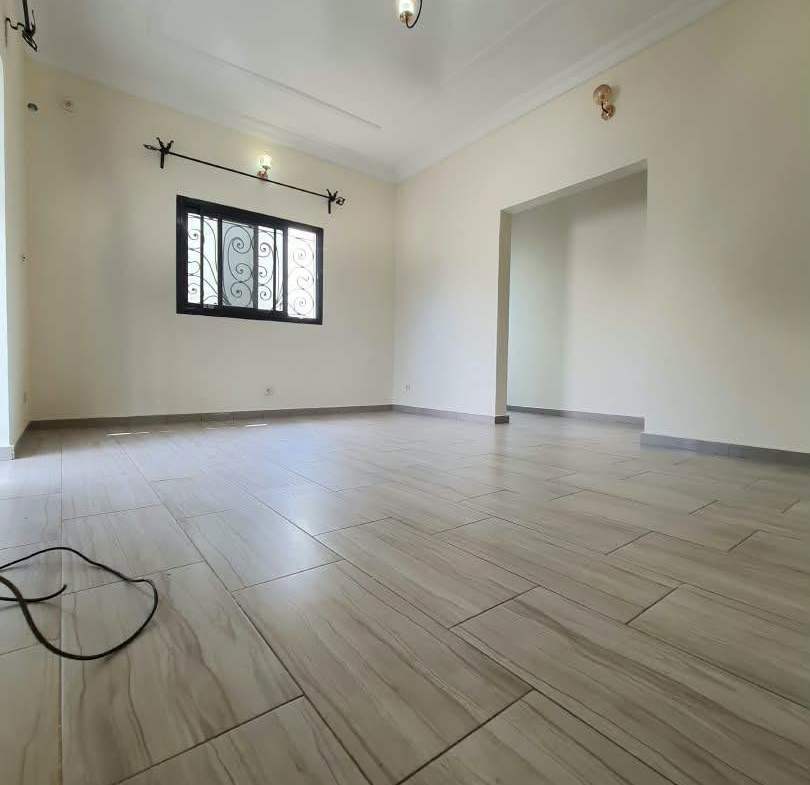 APPARTEMENT À LOUER À YAOUNDÉ SANTA BARBARA 270000 FCFA/MOIS