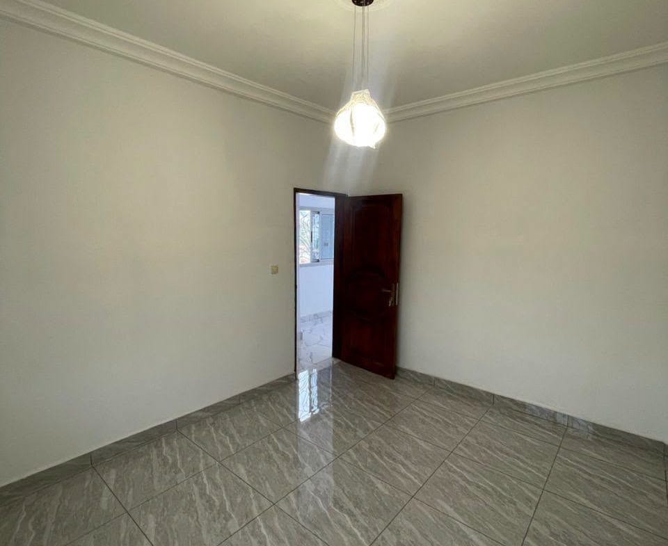 Studio moderne neuf à louer à Titi Garage 100000fcfa