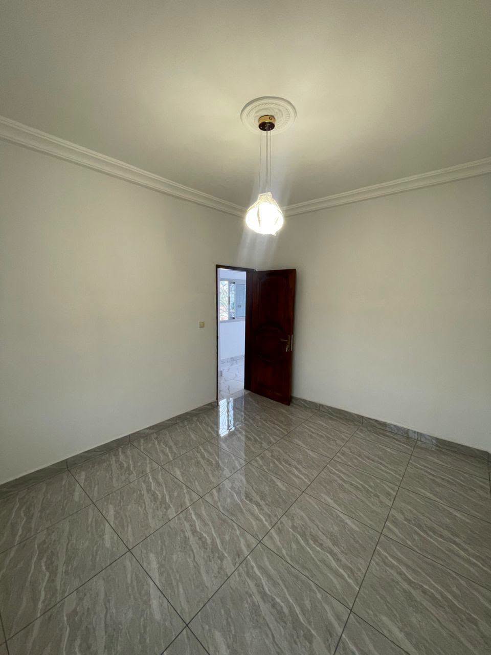 Studio moderne neuf à louer à Titi Garage 100000fcfa