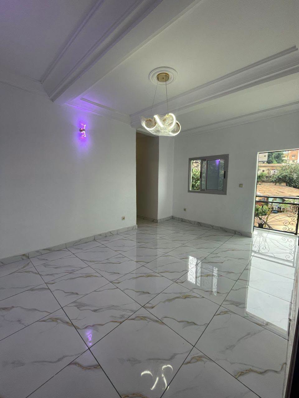 44828- Studio moderne neuf à louer à Titi Garage 100000fcfa