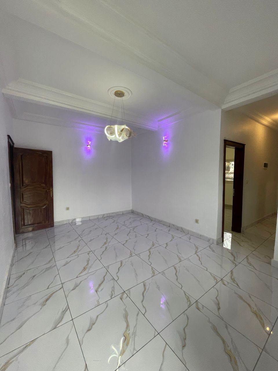 Studio moderne neuf à louer à Titi Garage 100000fcfa