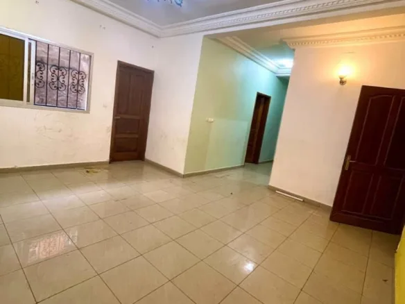 Studio bon standing et lumineux à louer à Yaoundé Titi Garage