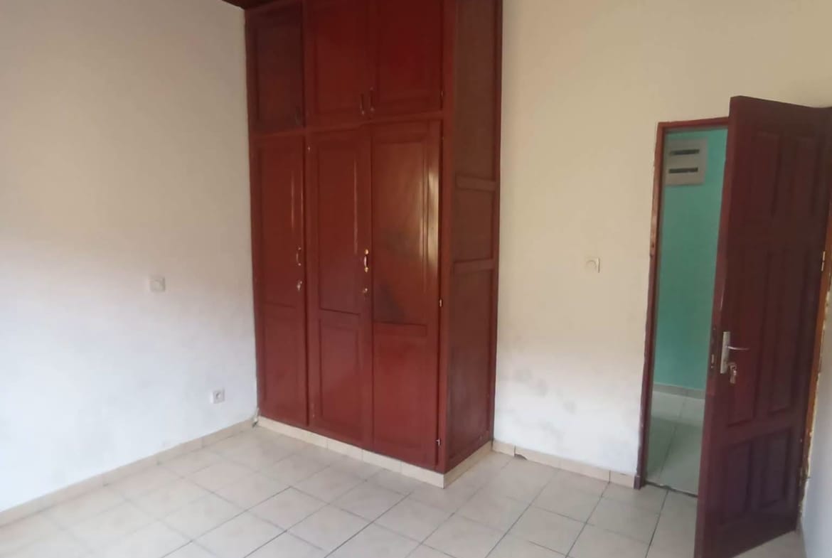 Villa spacieuse de 4 chambres à louer à Odza Yaoundé
