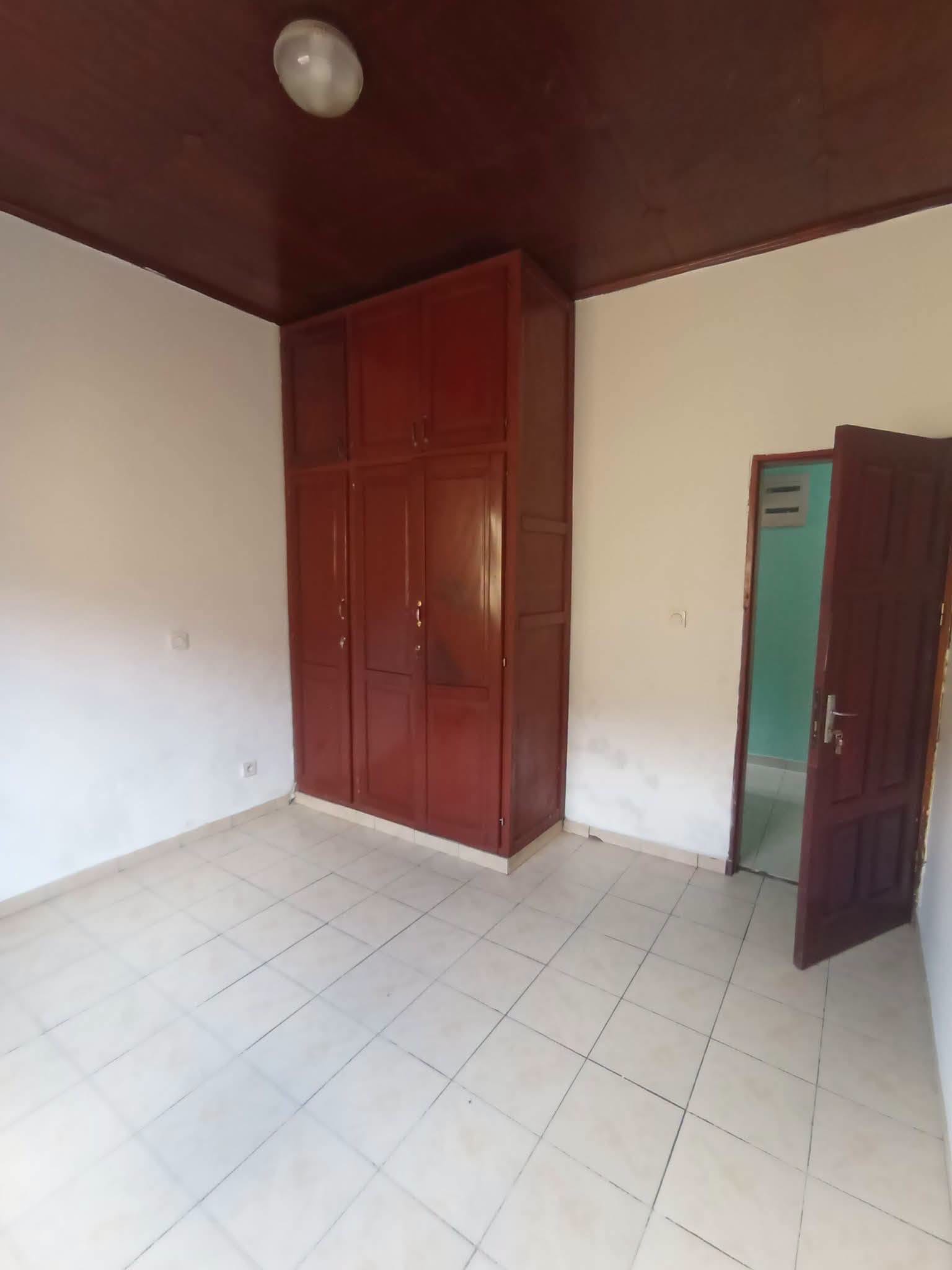Villa spacieuse de 4 chambres à louer à Odza Yaoundé