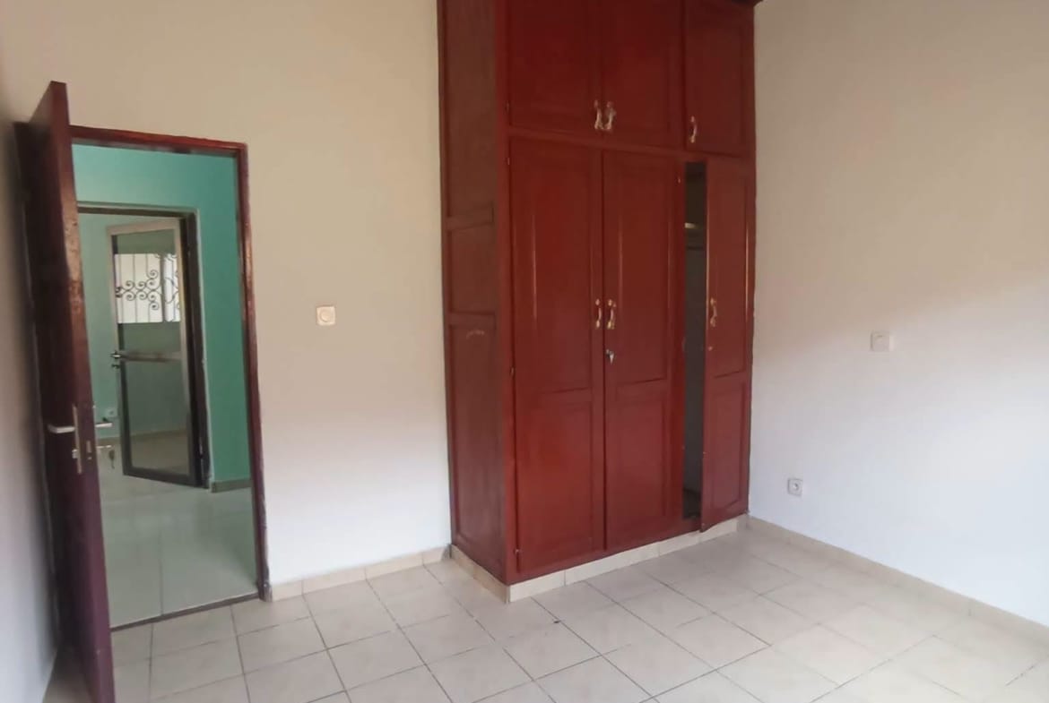 Villa spacieuse de 4 chambres à louer à Odza Yaoundé