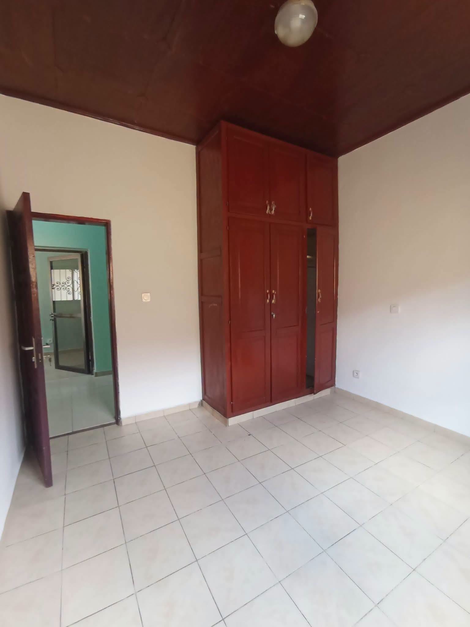 Villa spacieuse de 4 chambres à louer à Odza Yaoundé