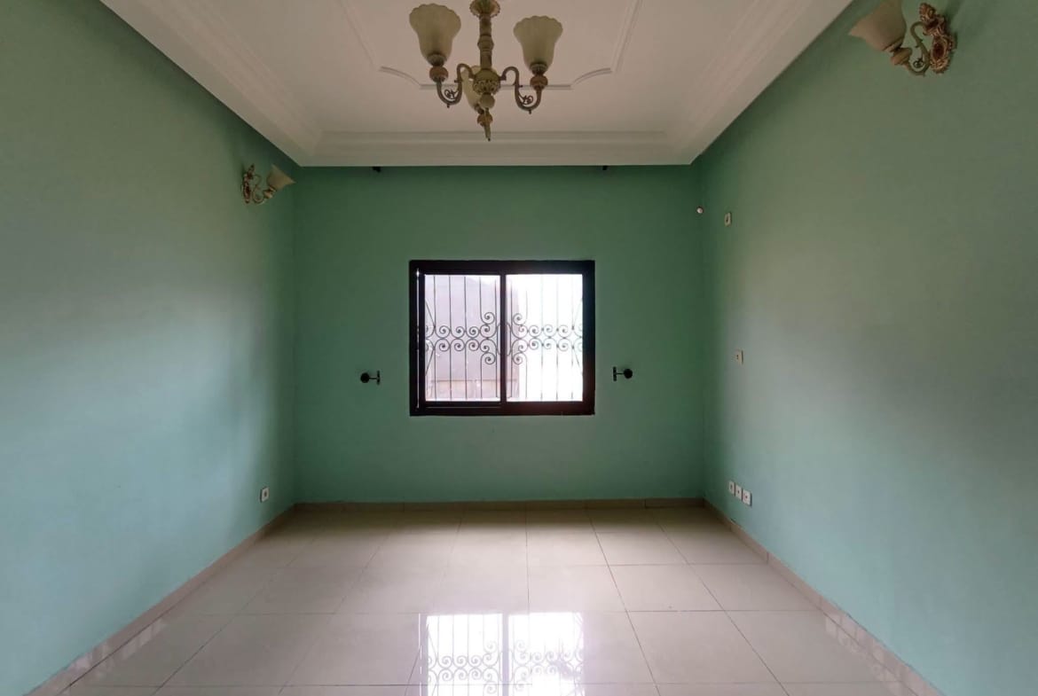 Villa spacieuse de 4 chambres à louer à Odza Yaoundé