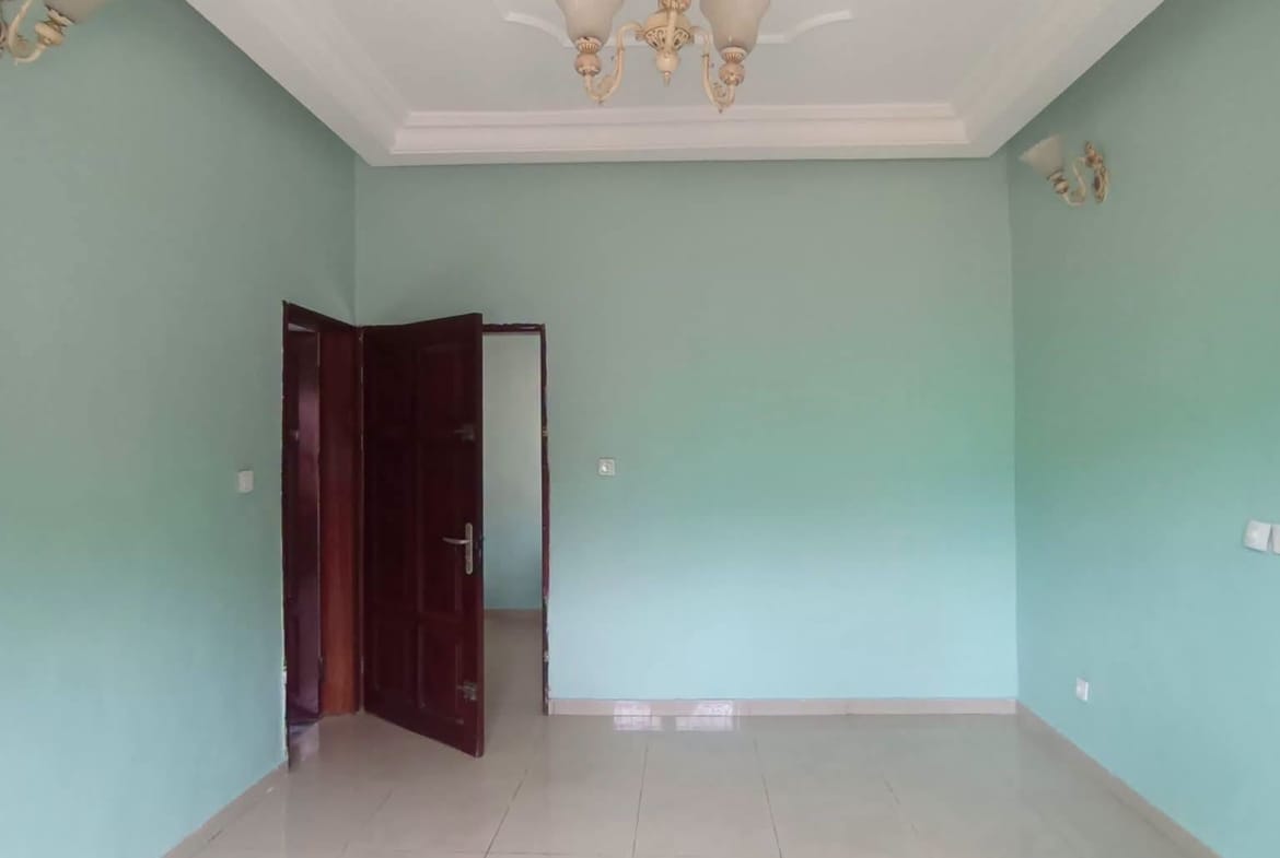 Villa spacieuse de 4 chambres à louer à Odza Yaoundé