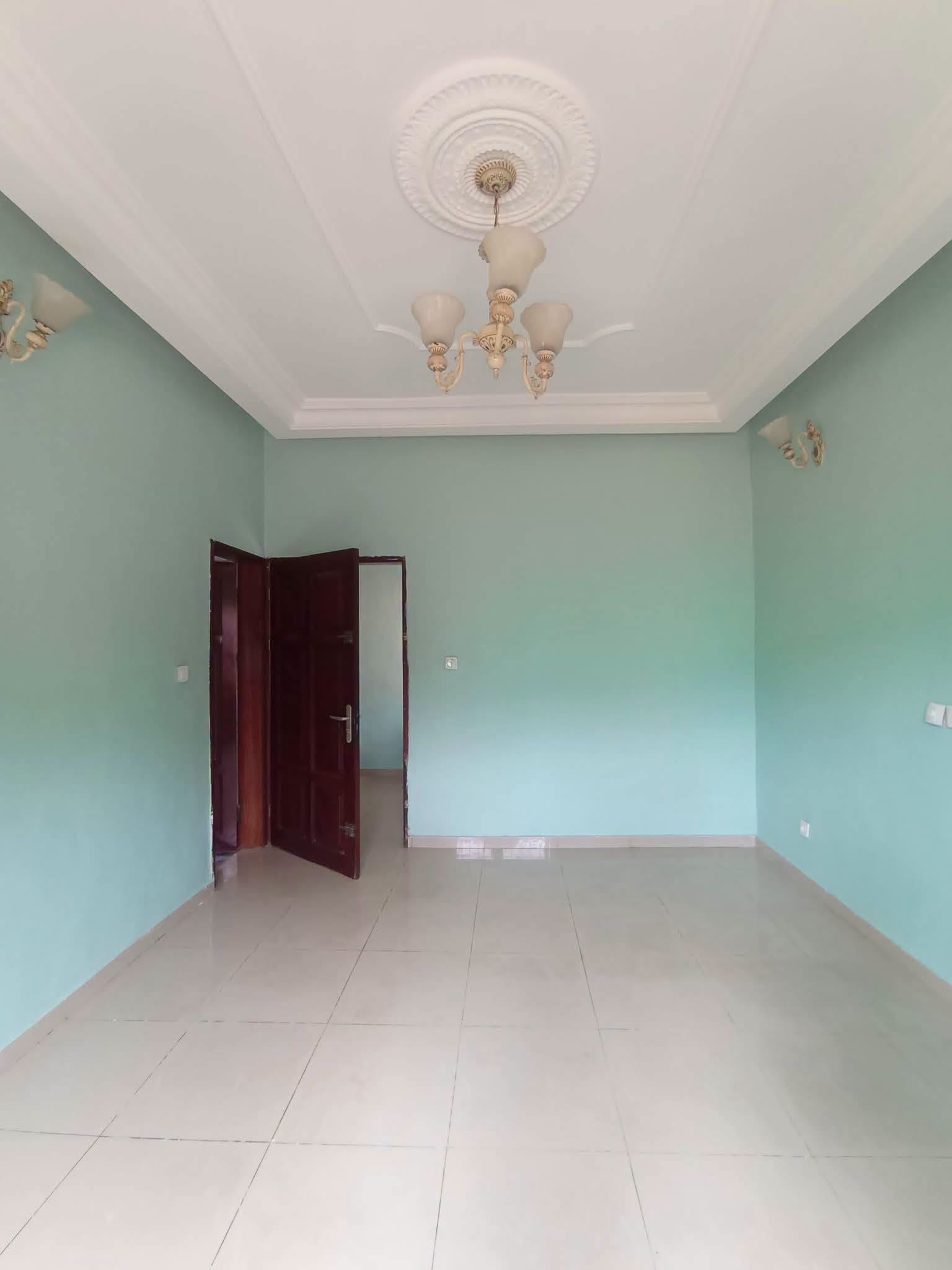Villa spacieuse de 4 chambres à louer à Odza Yaoundé