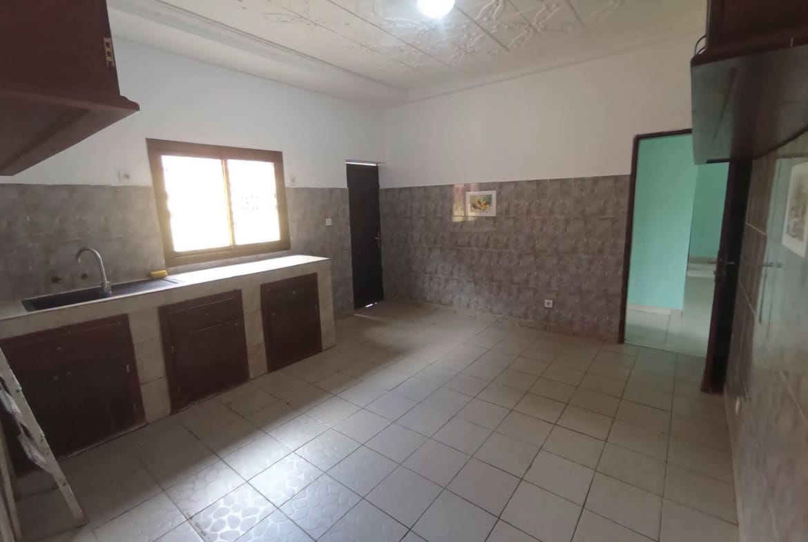 Villa spacieuse de 4 chambres à louer à Odza Yaoundé