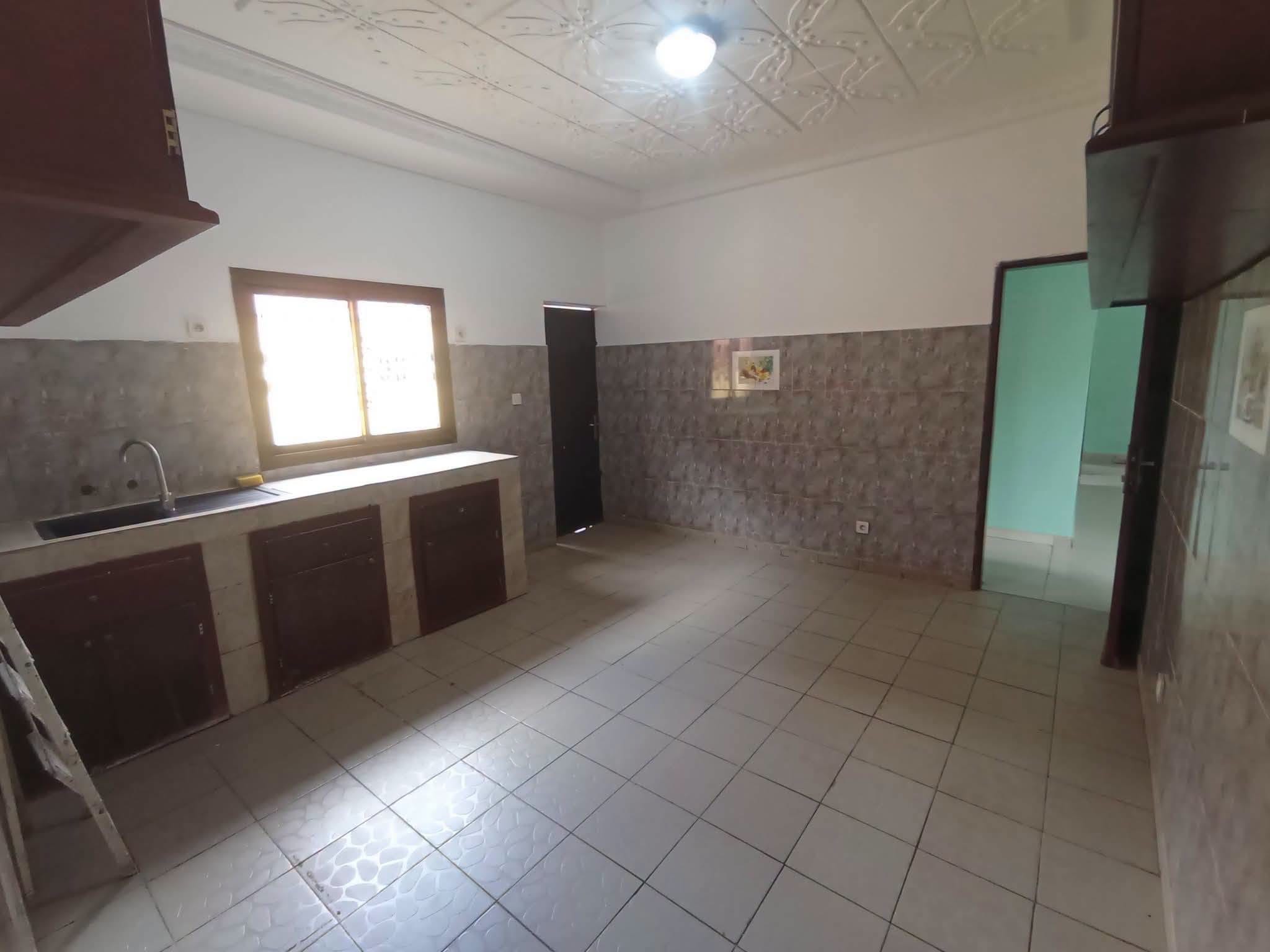 Villa spacieuse de 4 chambres à louer à Odza Yaoundé