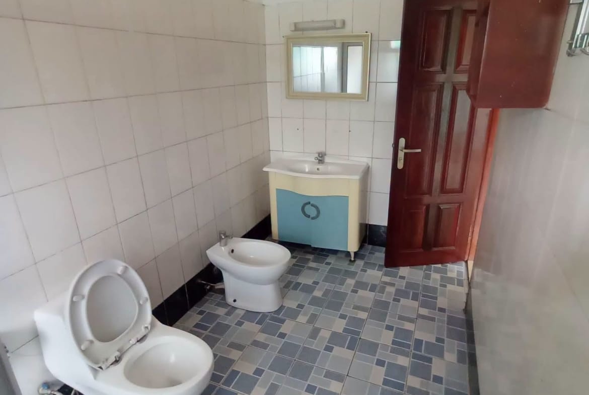 Villa spacieuse de 4 chambres à louer à Odza Yaoundé