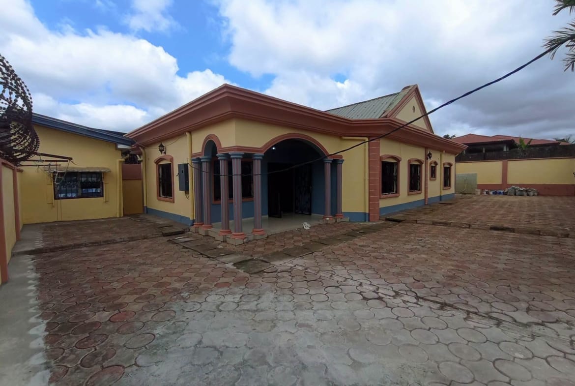 Villa spacieuse de 4 chambres à louer à Odza Yaoundé