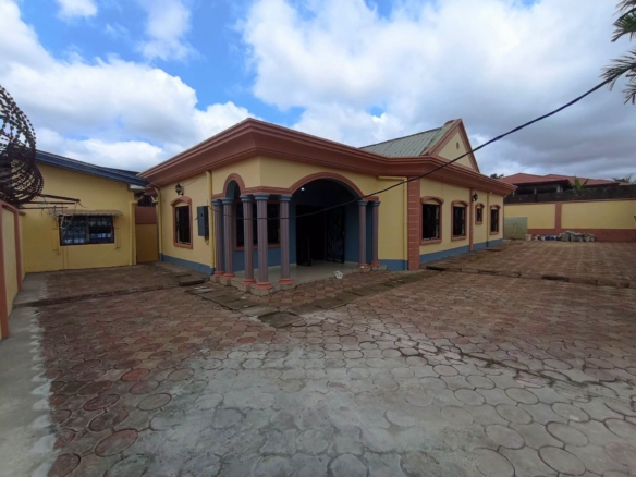 Villa spacieuse de 4 chambres à louer à Odza Yaoundé