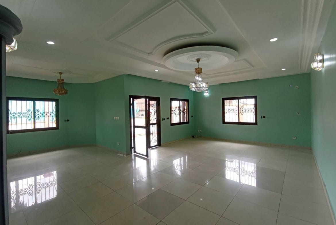 Villa spacieuse de 4 chambres à louer à Odza Yaoundé