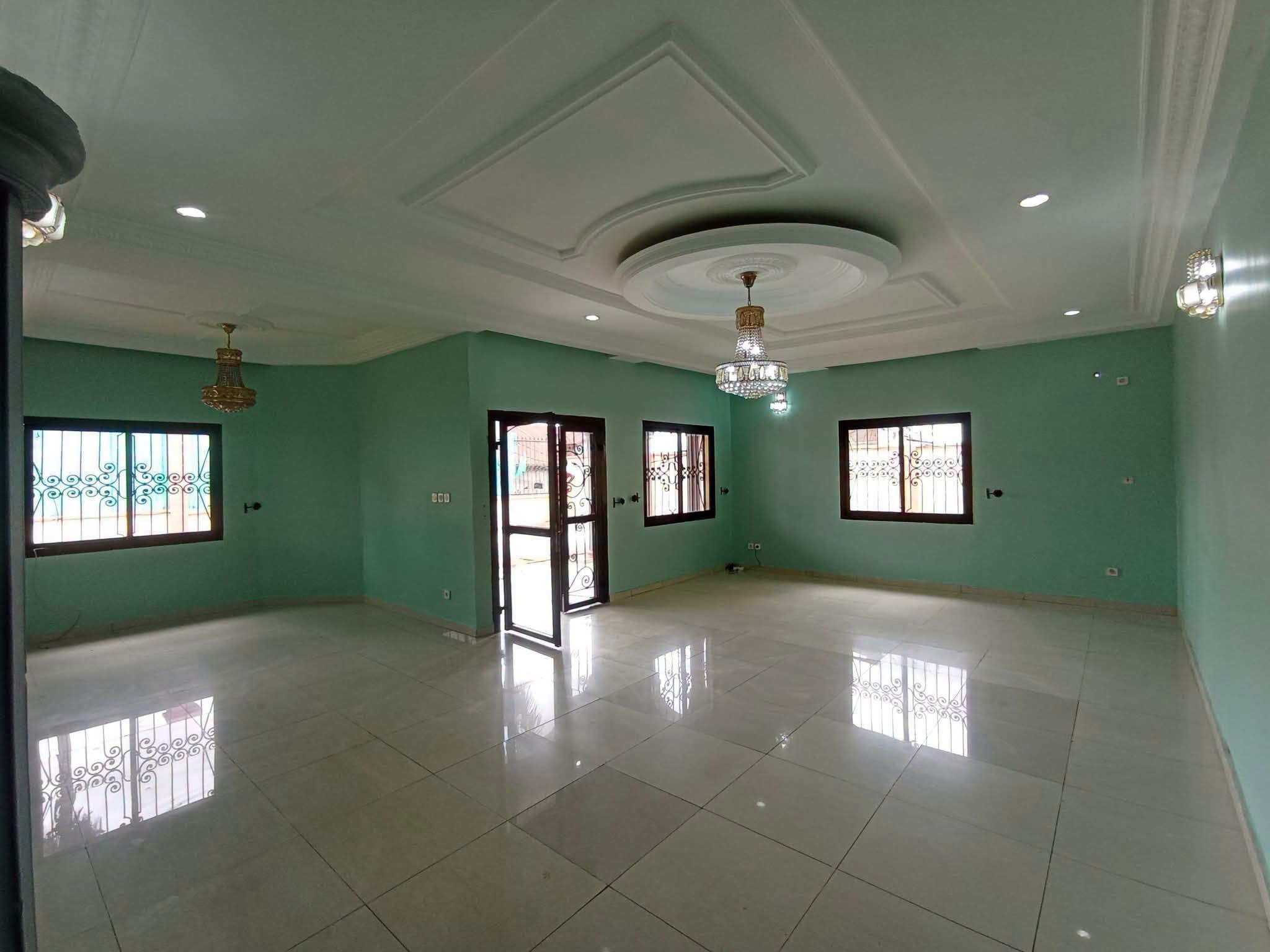 Villa spacieuse de 4 chambres à louer à Odza Yaoundé