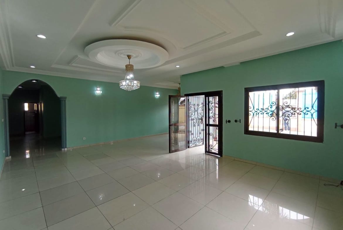 Villa spacieuse de 4 chambres à louer à Odza Yaoundé