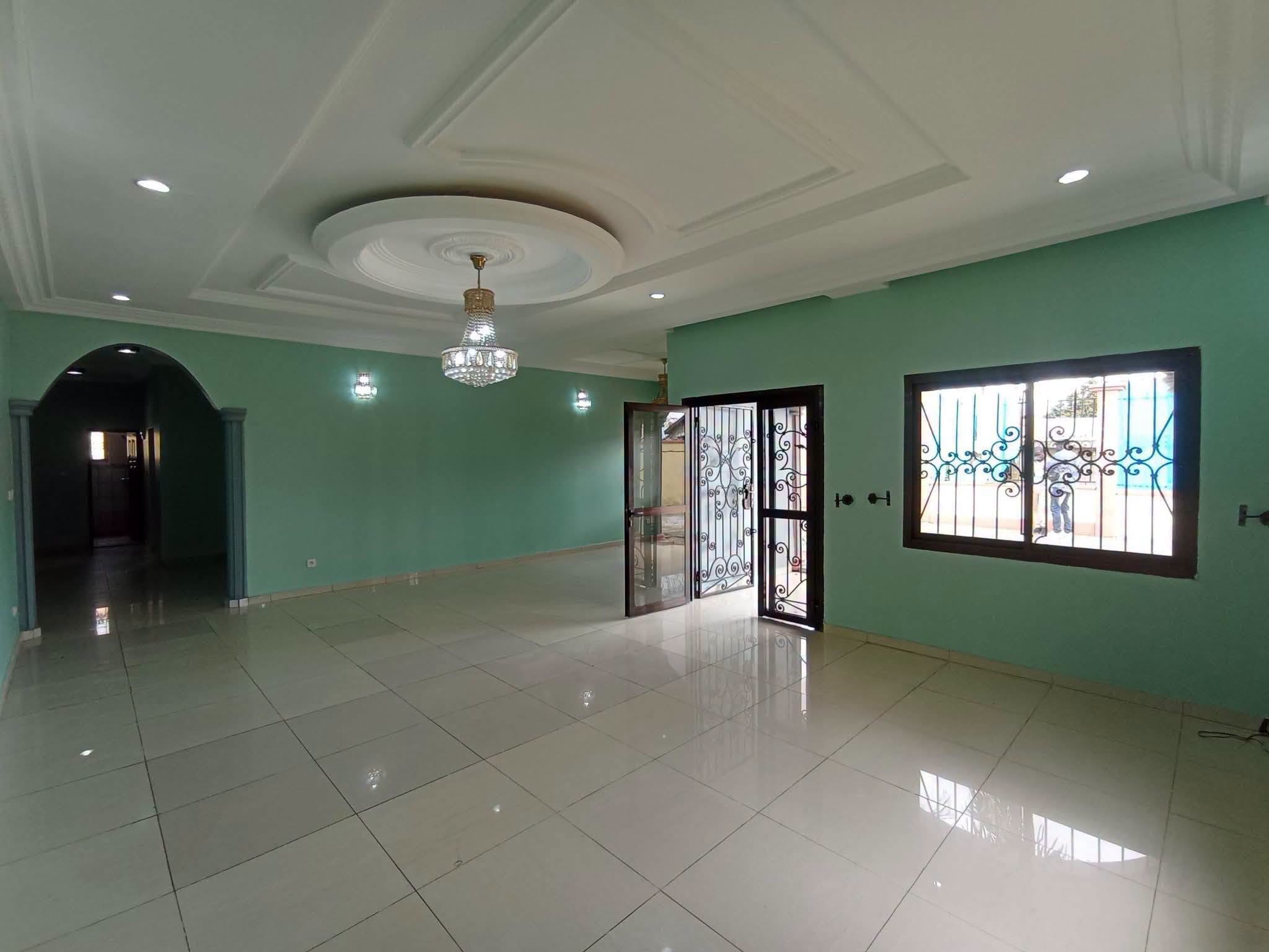 Villa spacieuse de 4 chambres à louer à Odza Yaoundé