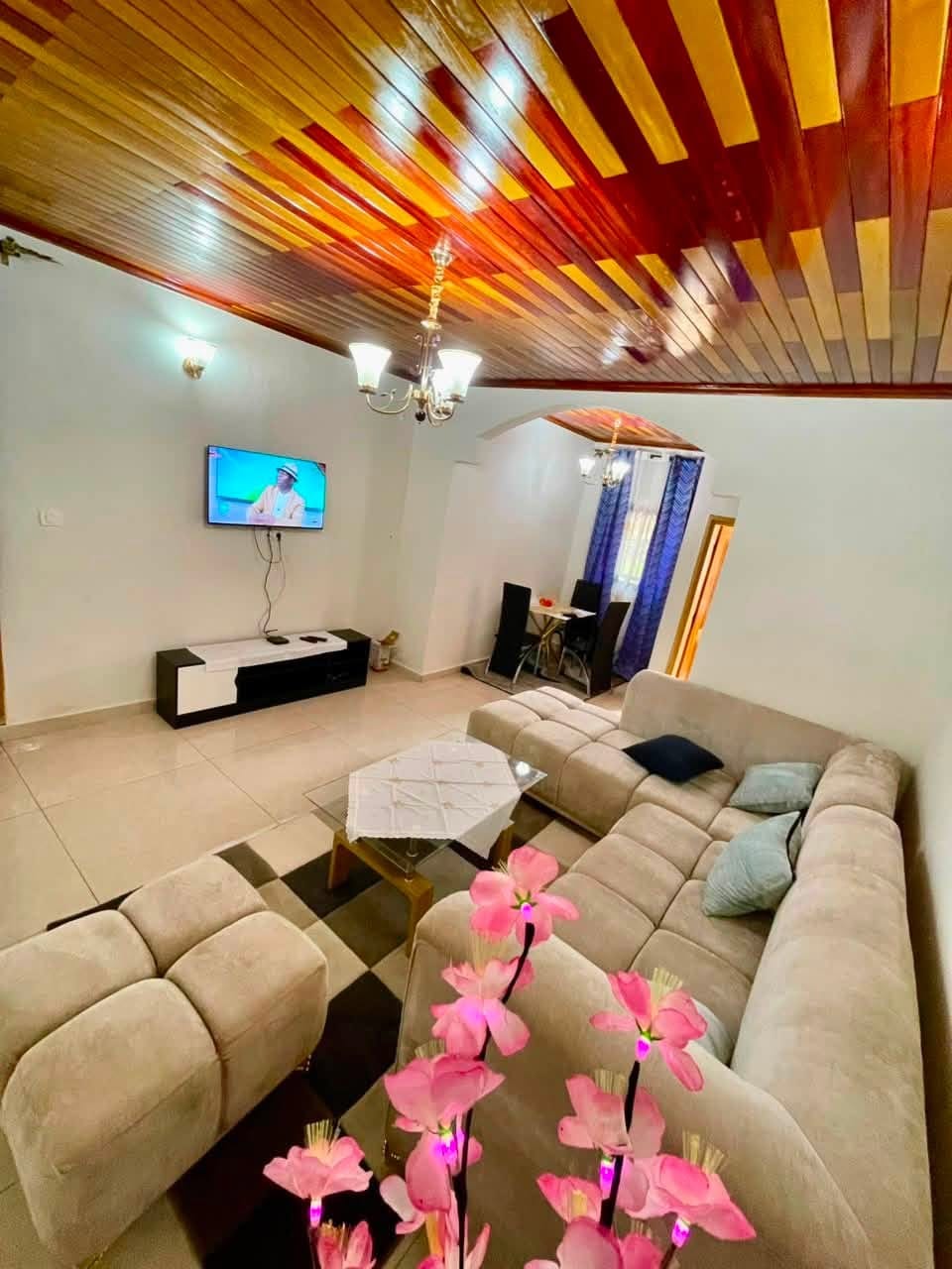 45073- Charmant studio meublé à louer à Yaoundé Cité Verte