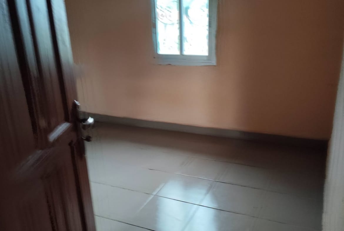 Appartement moderne de 2 chambres à louer à Ebolowa Si2 80000 FCFA