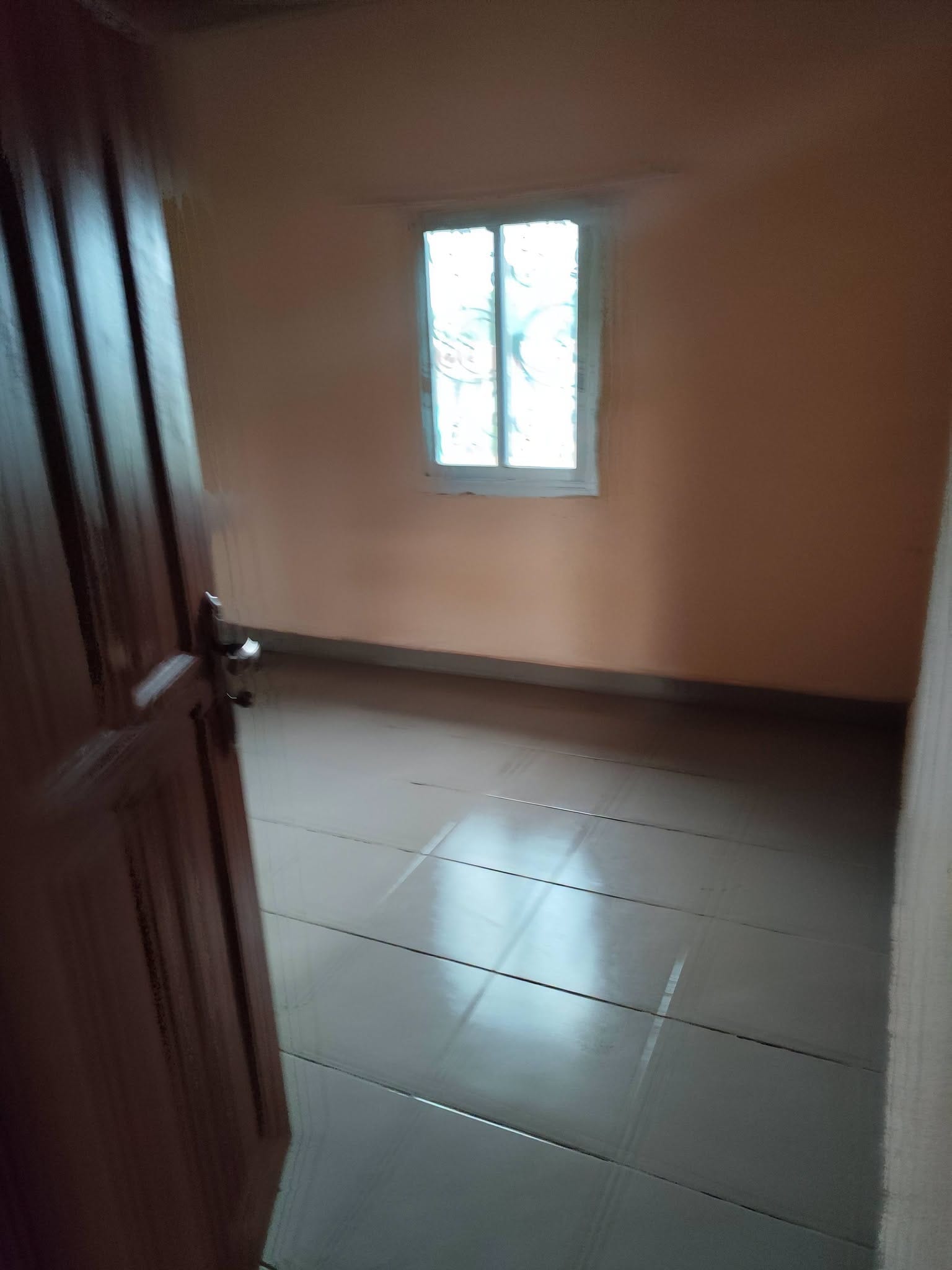 Appartement moderne de 2 chambres à louer à Ebolowa Si2 80000 FCFA