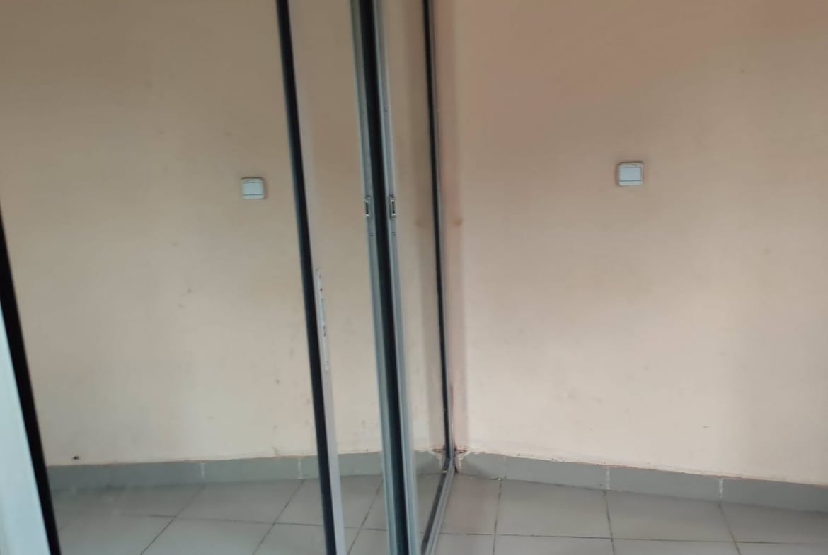 Appartement moderne de 2 chambres à louer à Ebolowa Si2 80000 FCFA