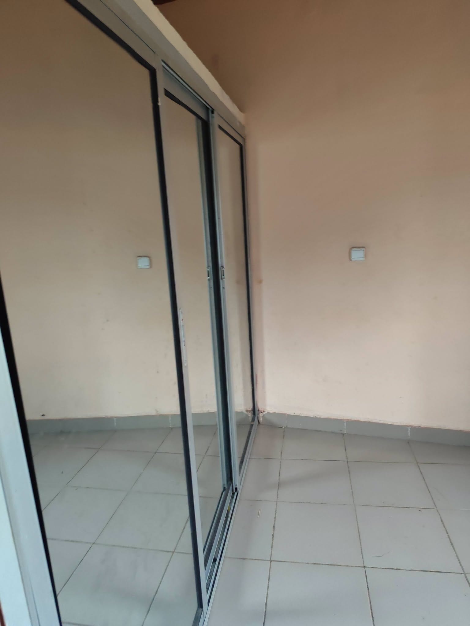 Appartement moderne de 2 chambres à louer à Ebolowa Si2 80000 FCFA