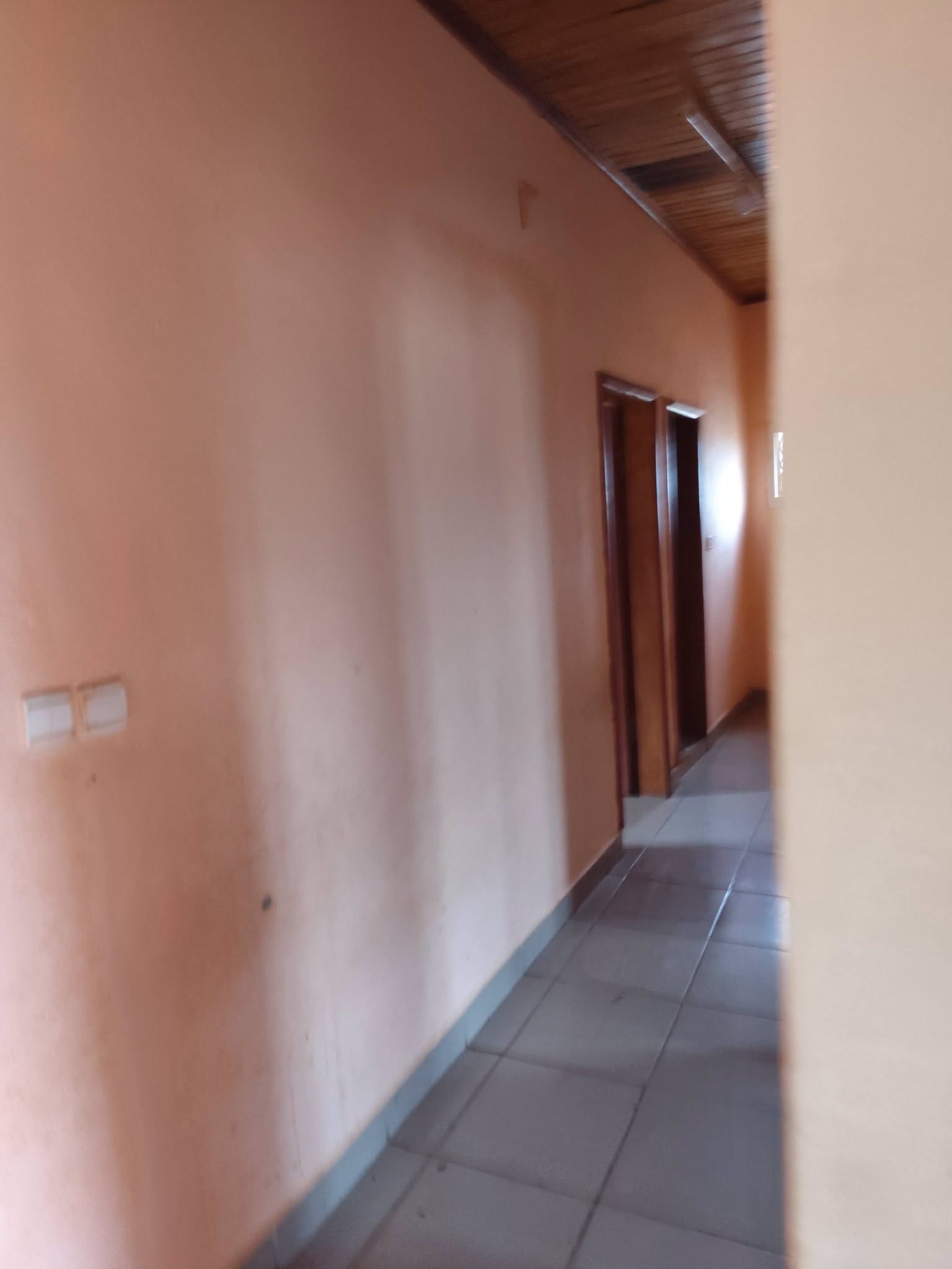 Appartement moderne de 2 chambres à louer à Ebolowa Si2 80000 FCFA